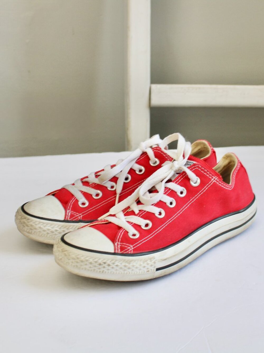 Converse Chuck Taylor All Star Low Top Sneakers in Red Canvas Size 7 M / 9 W - Picture 2 of 7